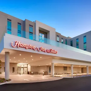 מלון Hampton & Convention Center, אנהיים